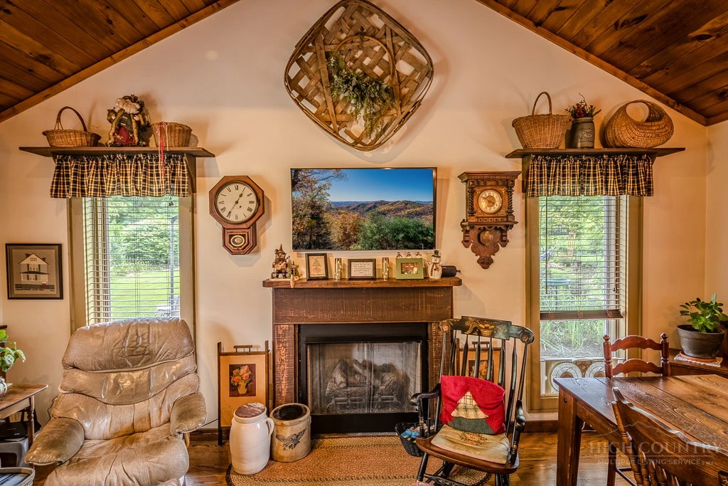 Image number 20 for the current listing