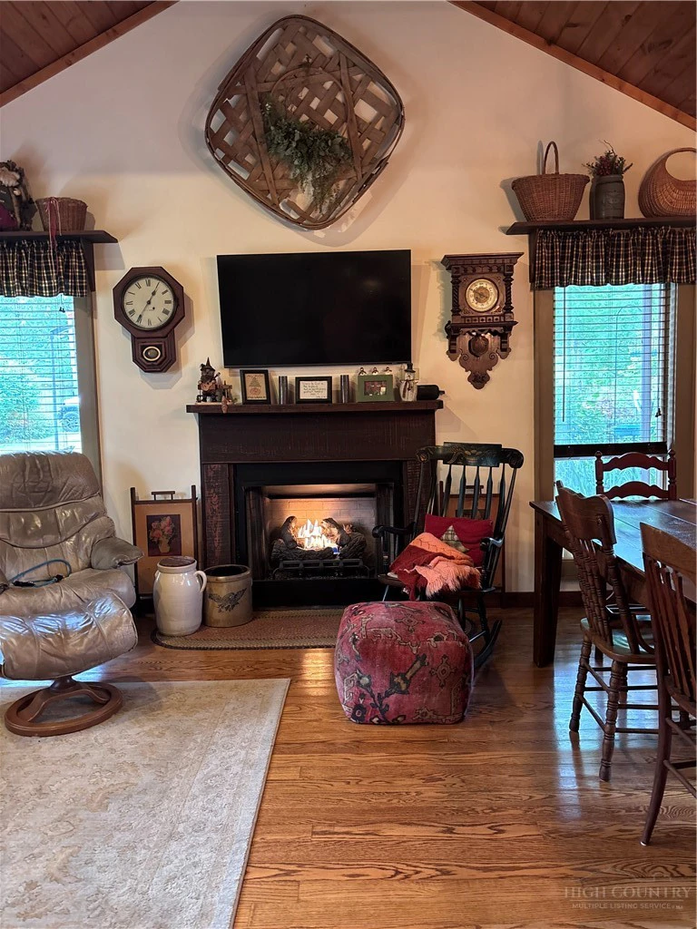 Image number 21 for the current listing