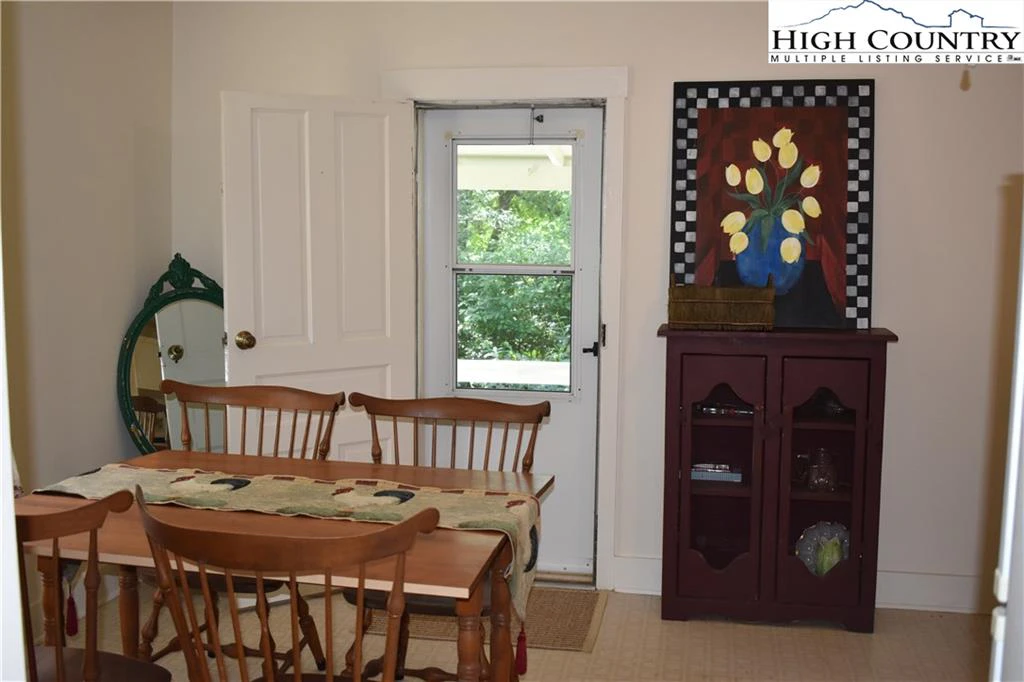 Image number 11 for the current listing