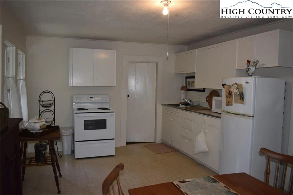 Image number 3 for the current listing