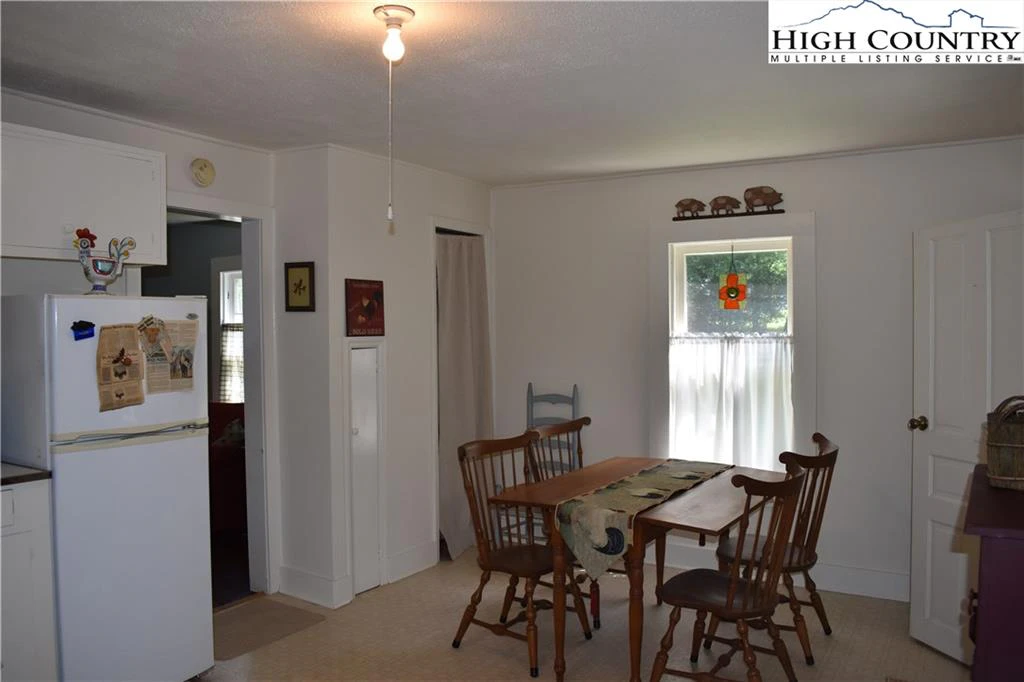 Image number 4 for the current listing