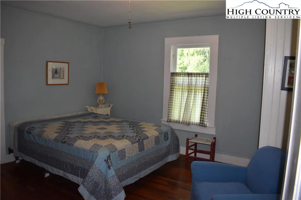 Image number 8 for the current listing