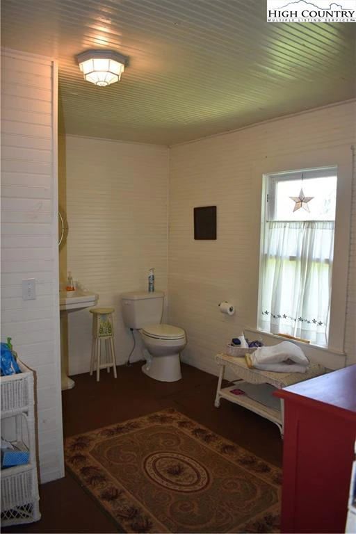 Image number 9 for the current listing