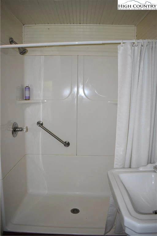Image number 2 for the current listing