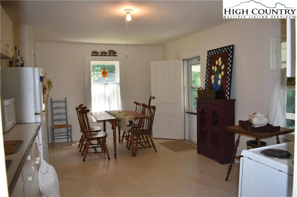 Image number 17 for the current listing