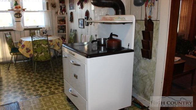 Image number 9 for the current listing