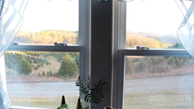 Image number 3 for the current listing