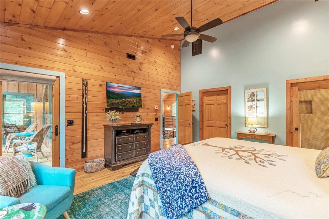 Image number 26 for the current listing