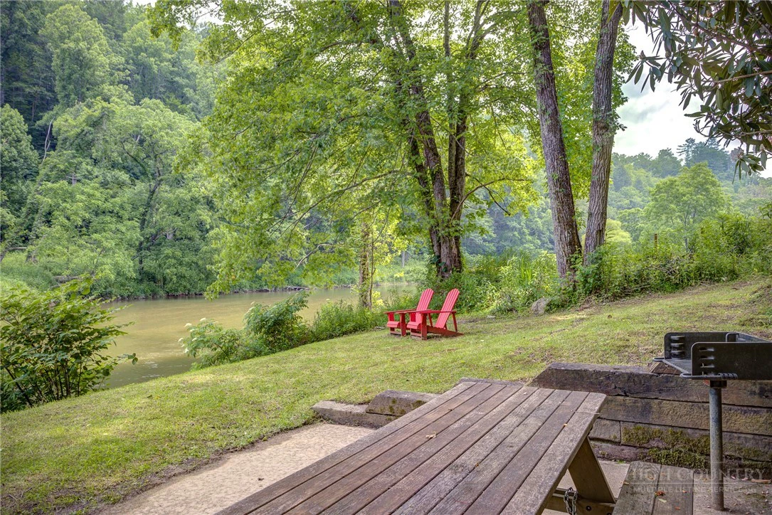 Image number 4 for the current listing