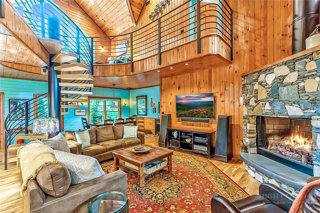 Image number 9 for the current listing