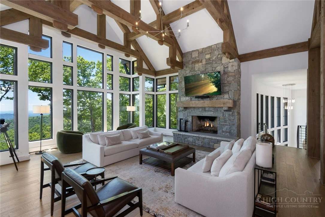 Image number 13 for the current listing