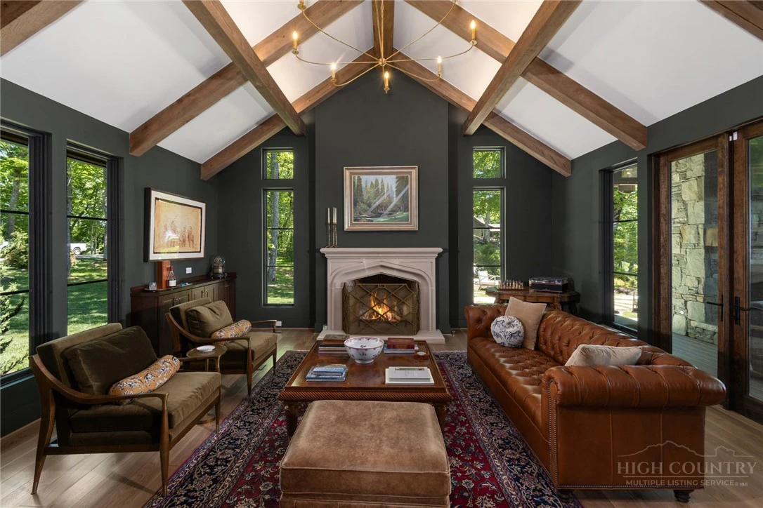 Image number 16 for the current listing