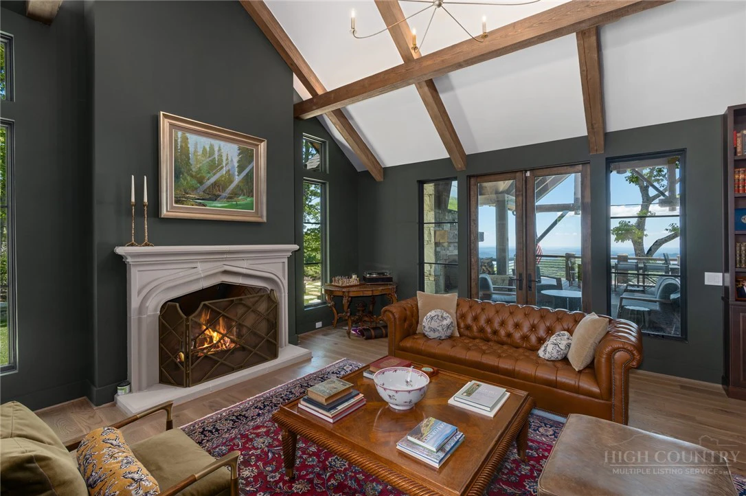 Image number 17 for the current listing