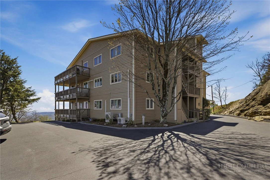 Image number 8 for the current listing