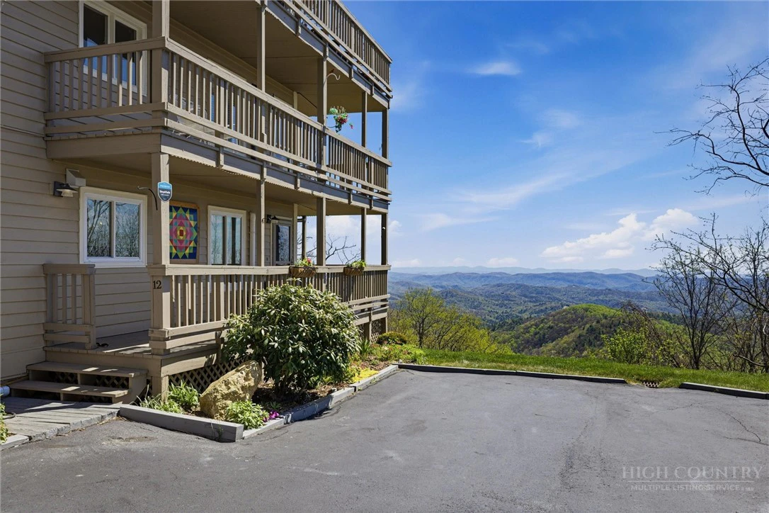 Image number 1 for the current listing