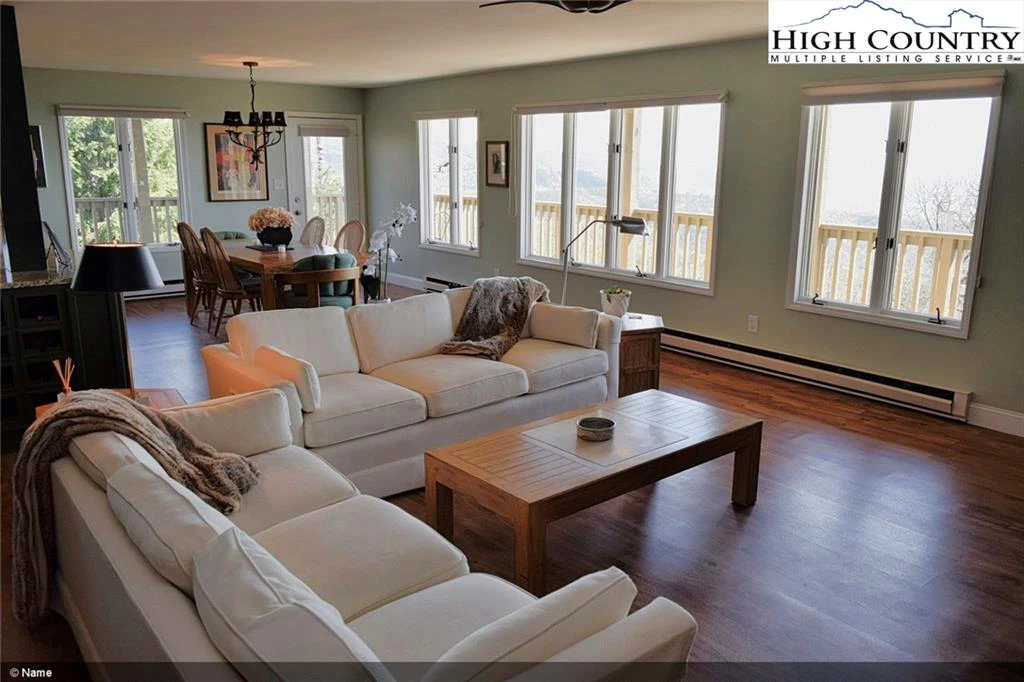 Image number 1 for the current listing