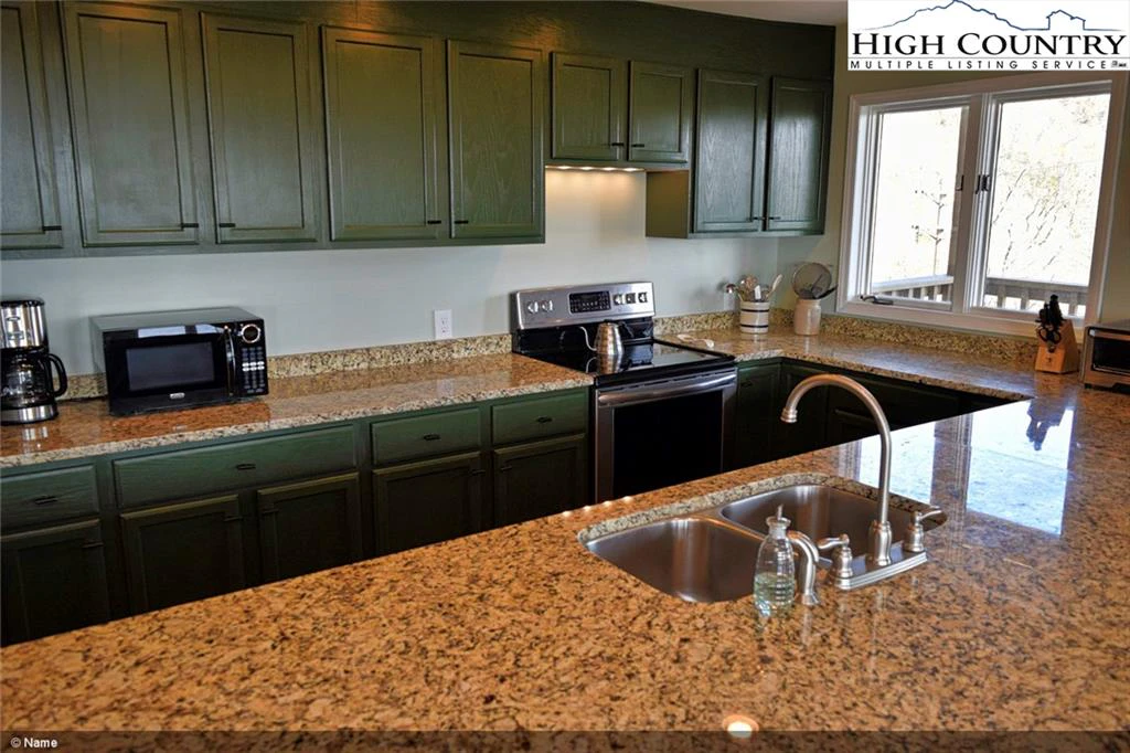 Image number 2 for the current listing