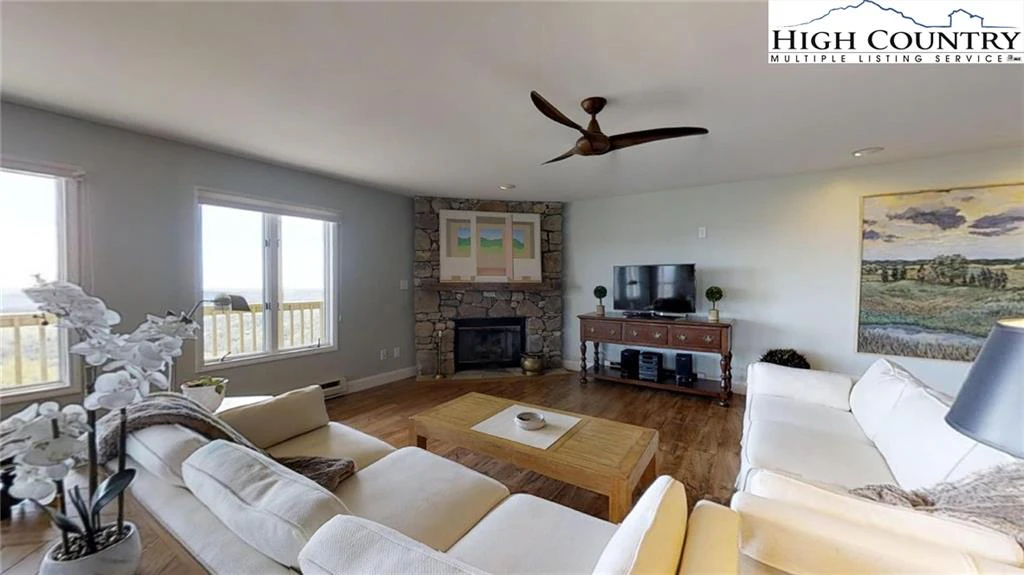 Image number 12 for the current listing