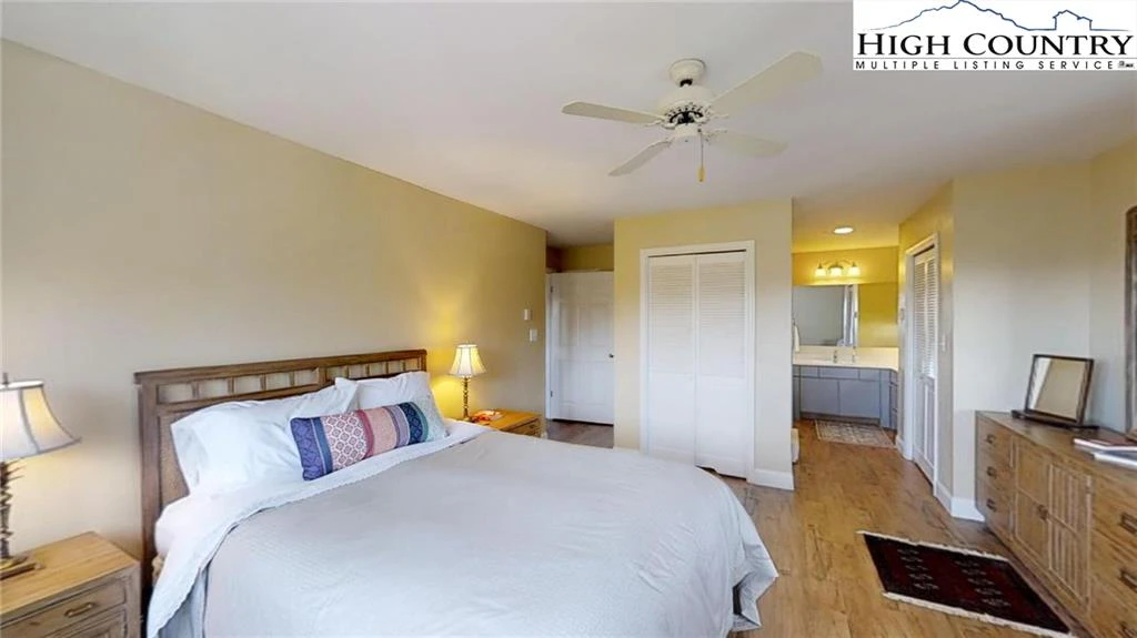 Image number 11 for the current listing