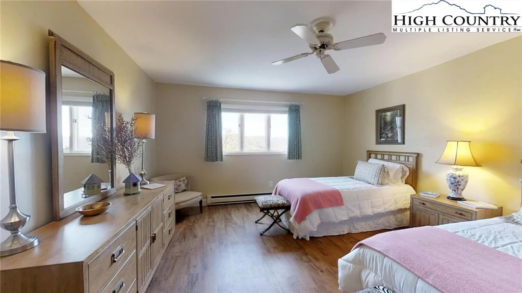 Image number 7 for the current listing