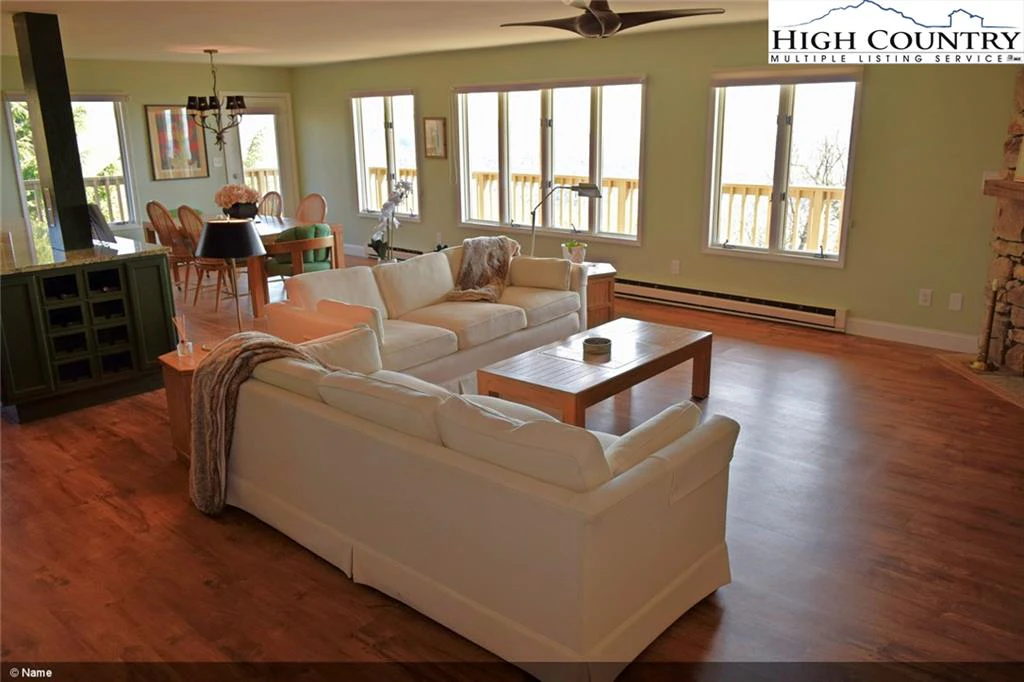 Image number 21 for the current listing