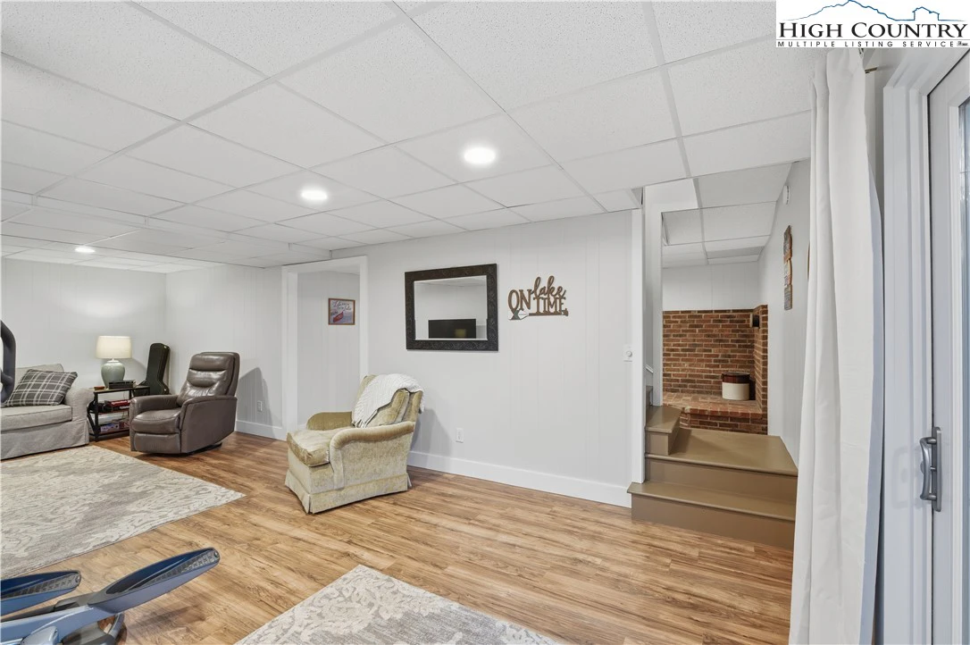 Image number 4 for the current listing