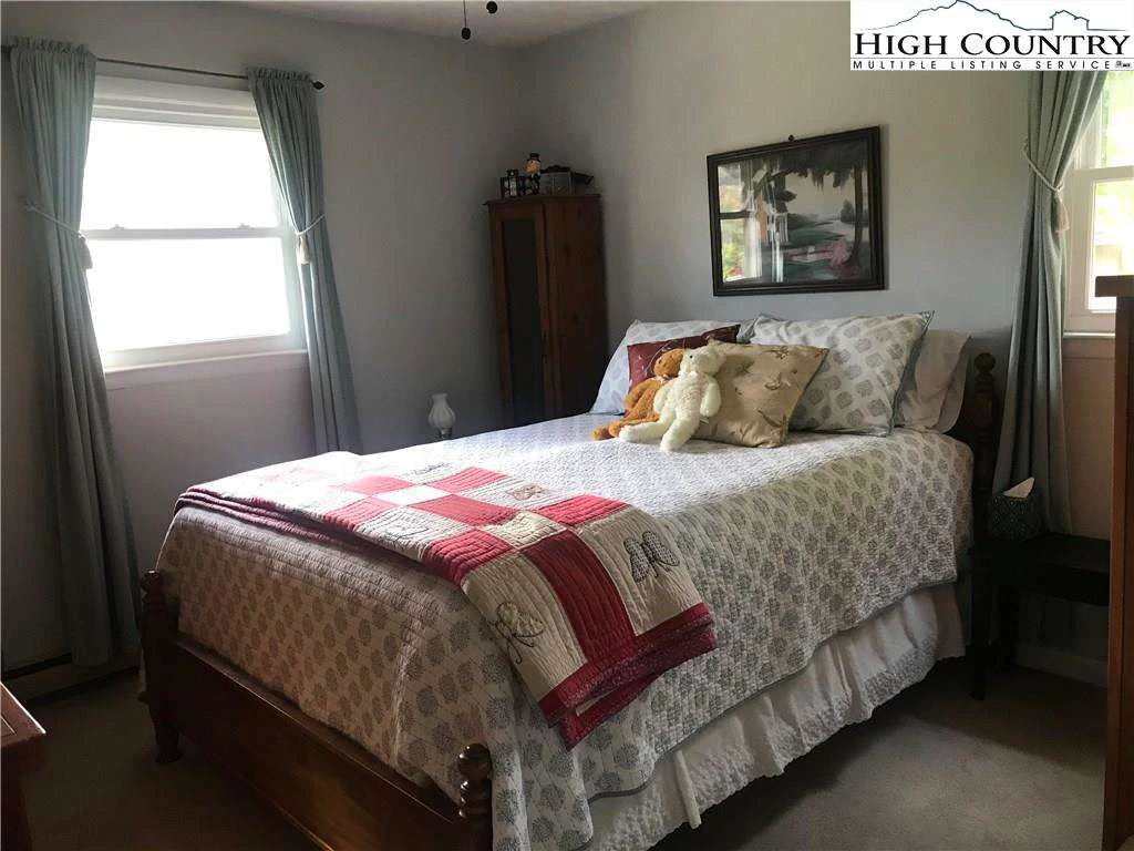 Image number 13 for the current listing