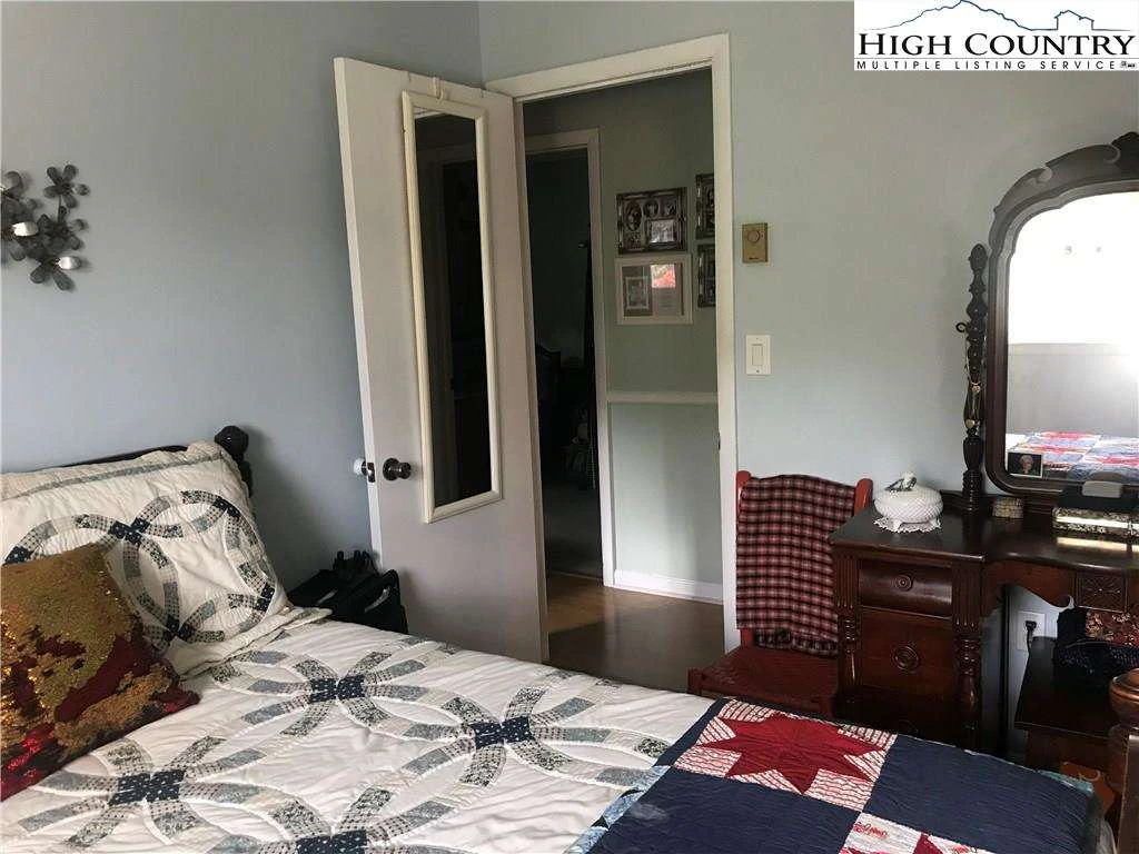 Image number 12 for the current listing