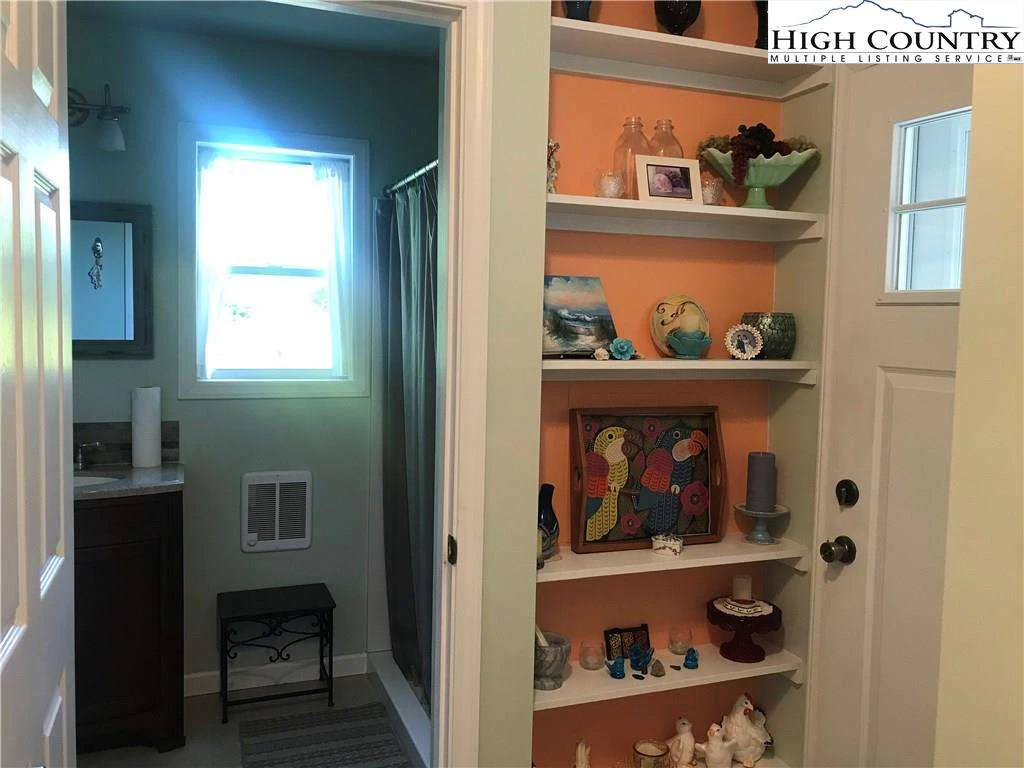 Image number 6 for the current listing