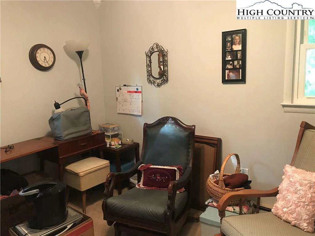 Image number 3 for the current listing