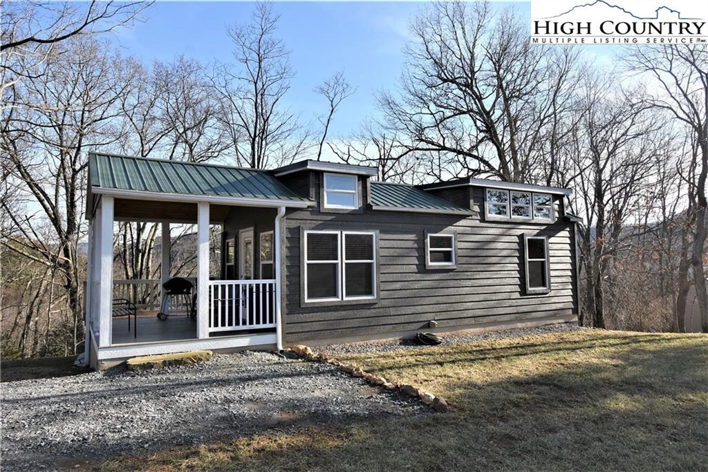 Image number 1 for the current listing