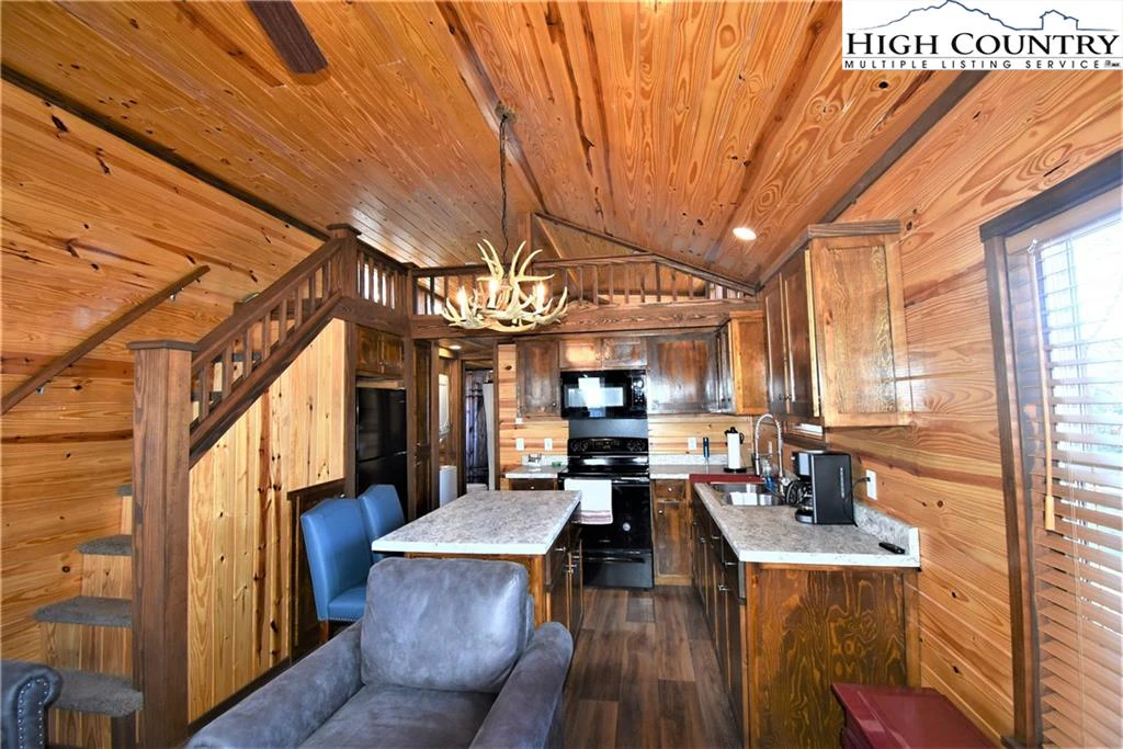 Image number 21 for the current listing