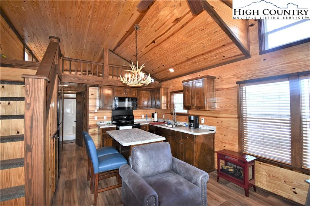 Image number 19 for the current listing