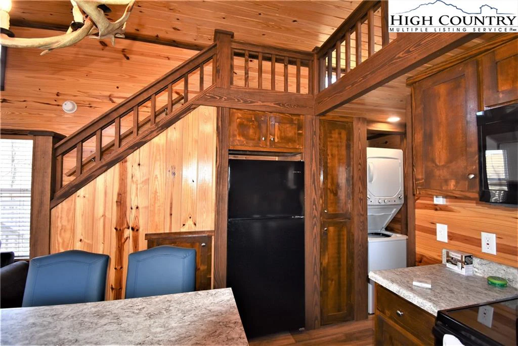 Image number 17 for the current listing