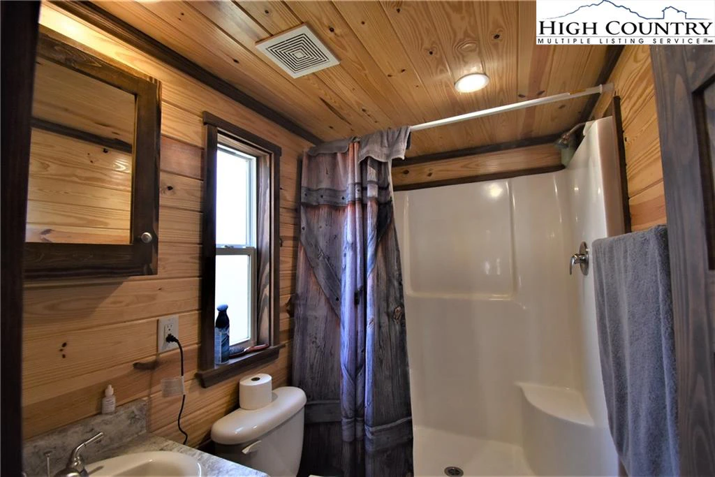 Image number 15 for the current listing