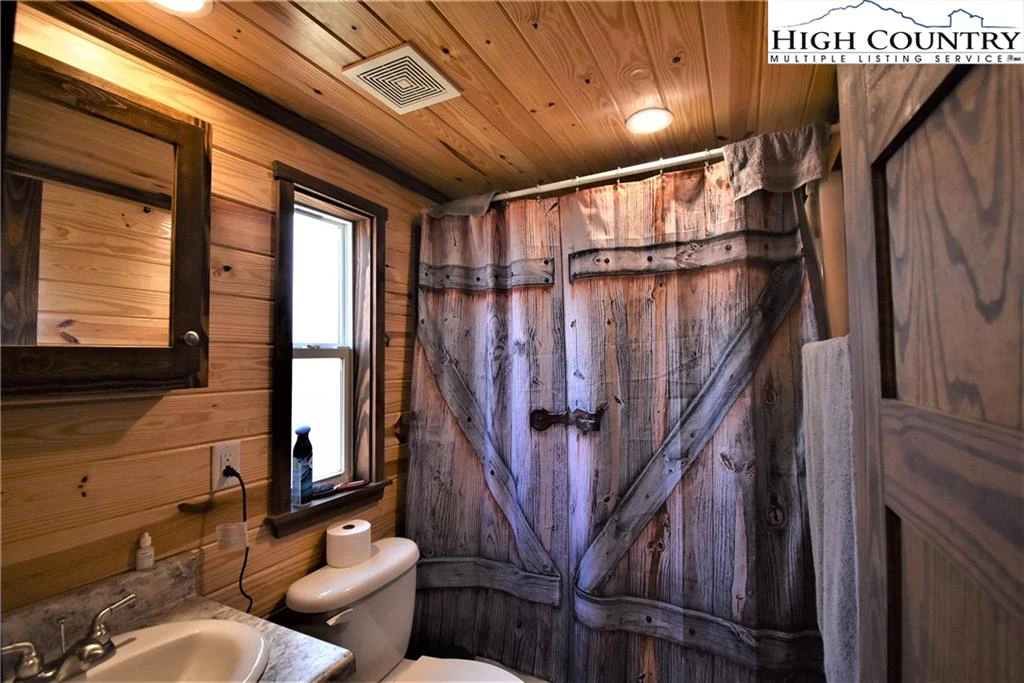 Image number 14 for the current listing