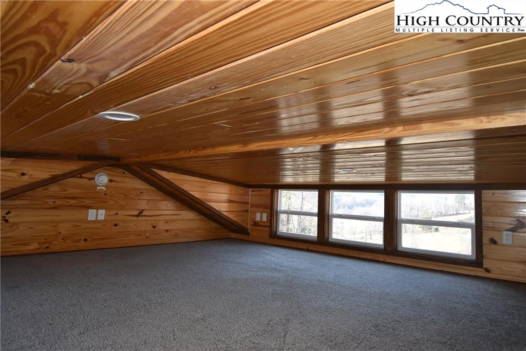 Image number 11 for the current listing