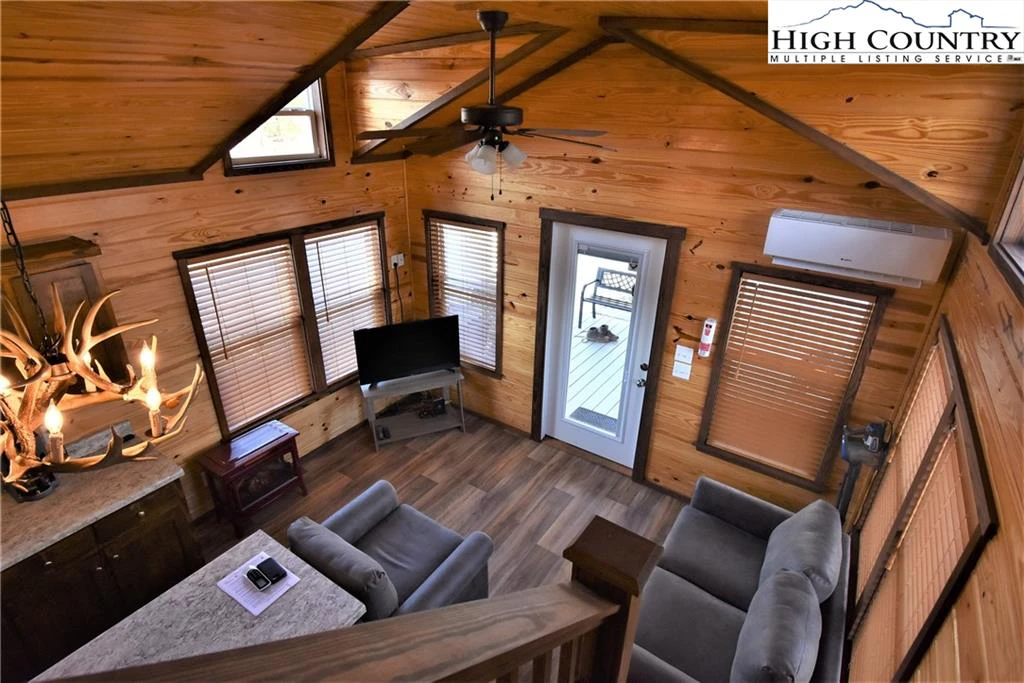 Image number 9 for the current listing