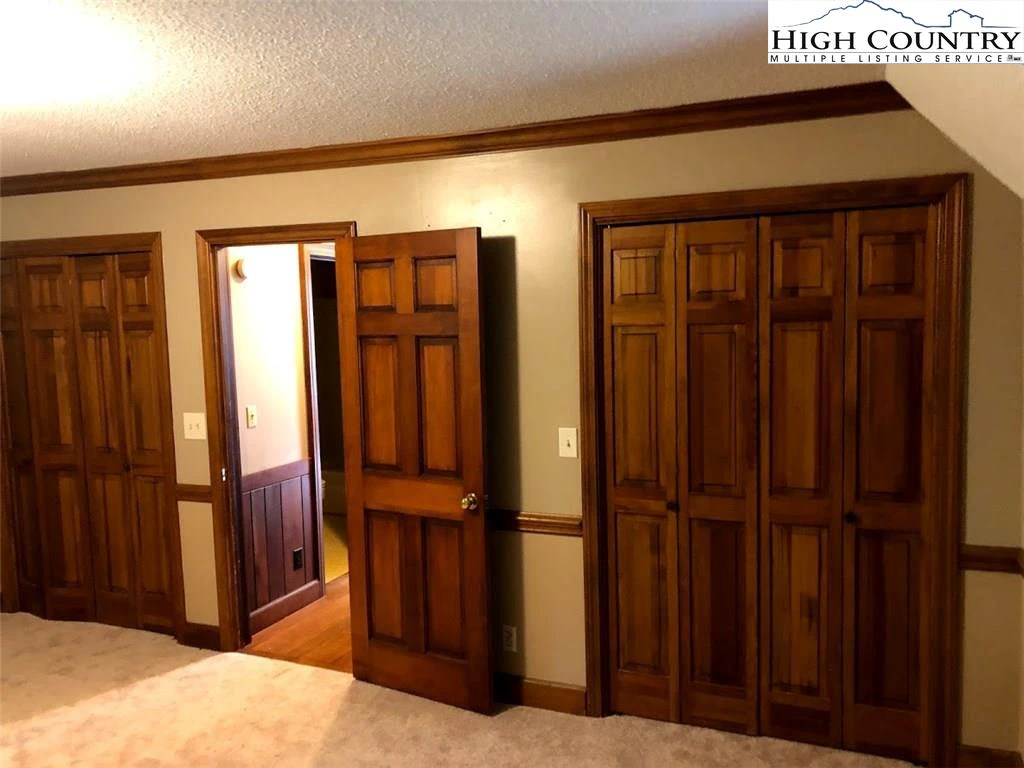 Image number 12 for the current listing