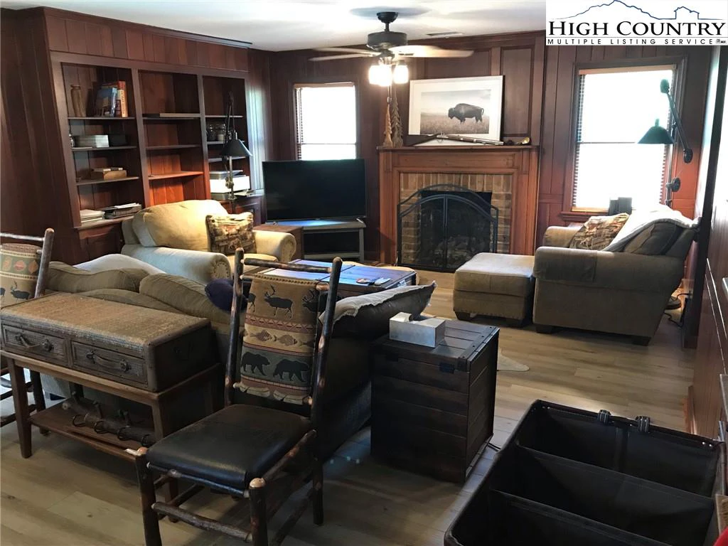Image number 5 for the current listing