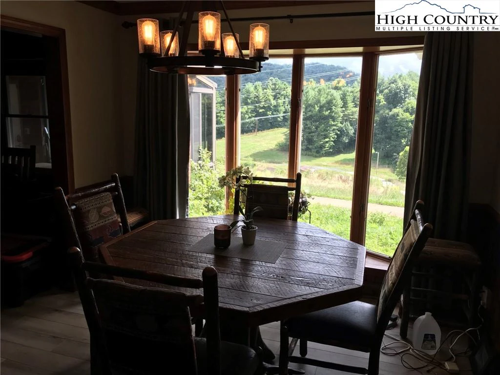 Image number 4 for the current listing