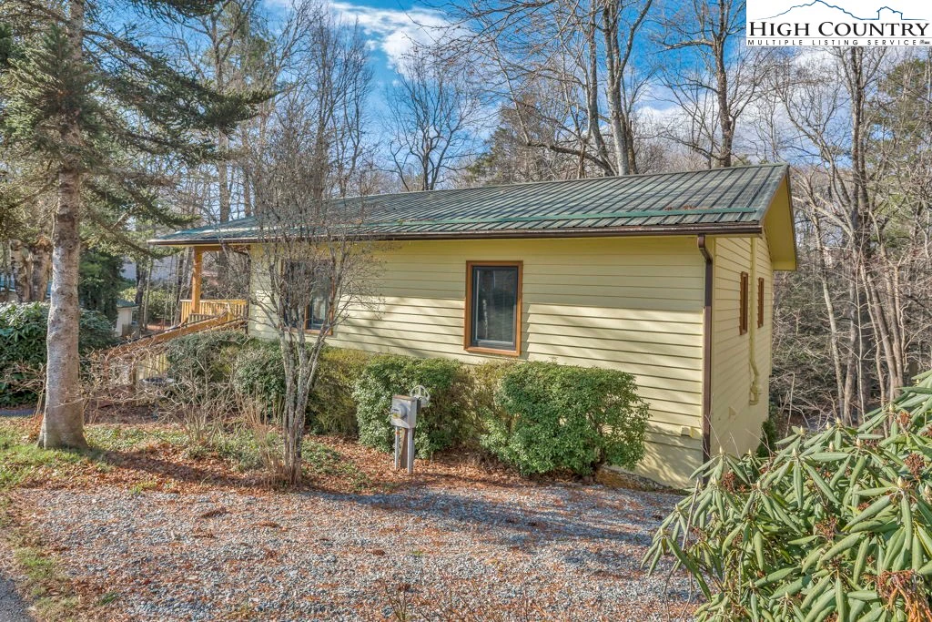 Image number 10 for the current listing