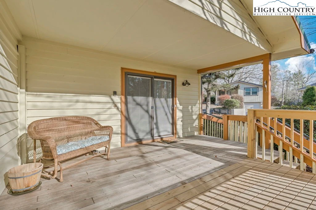 Image number 11 for the current listing