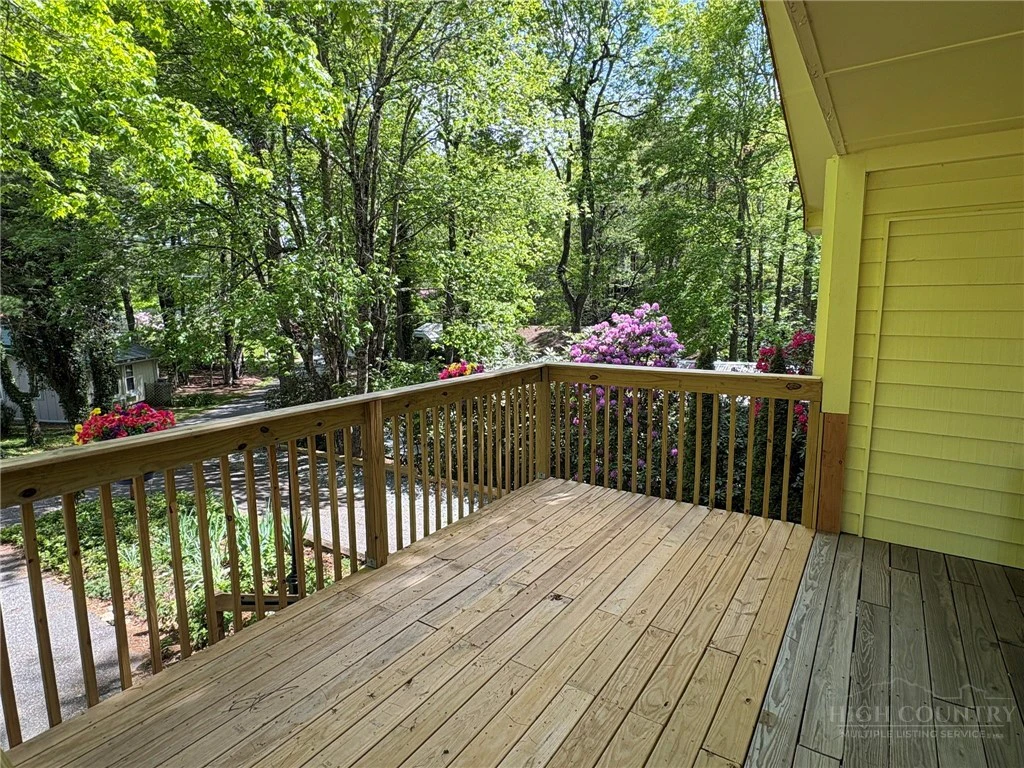 Image number 28 for the current listing
