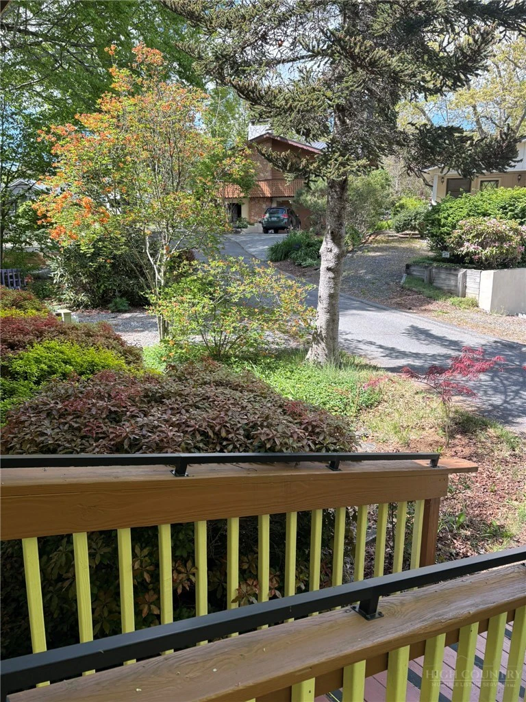 Image number 16 for the current listing