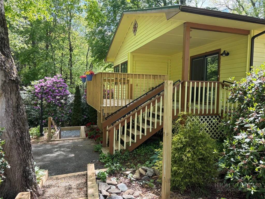 Image number 17 for the current listing