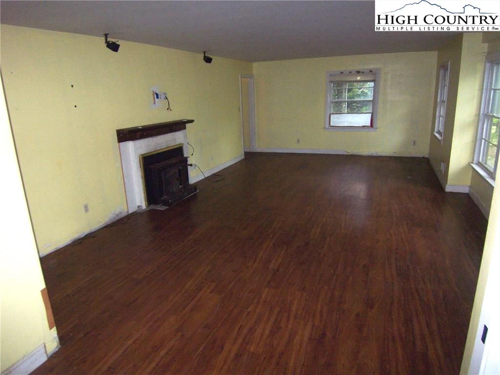 Image number 2 for the current listing