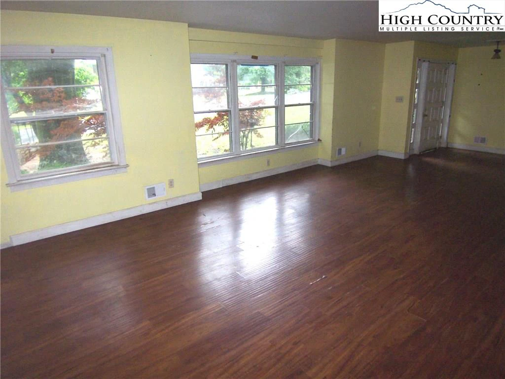 Image number 12 for the current listing