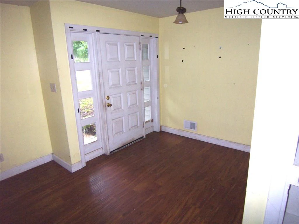 Image number 11 for the current listing