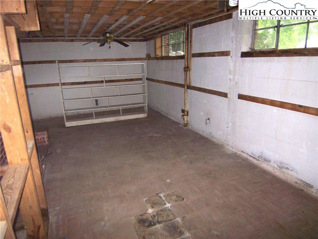 Image number 8 for the current listing
